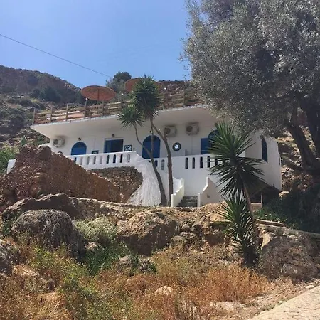 Oasis Hotel Lutró